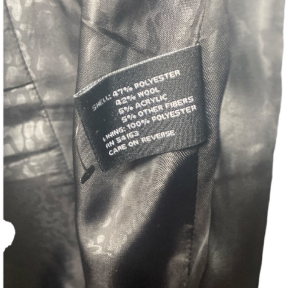 GUESS 2 button closure with belt // M - Picture 2 of 9